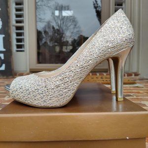 Audrey Brooke Size 8 Quillan Heels/Pumps Silver